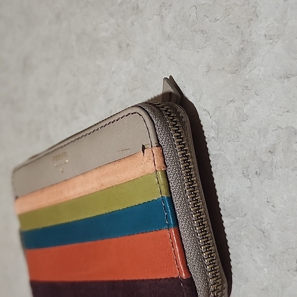 Fossil Color Block Wallet card holder - Picture 7 of 10